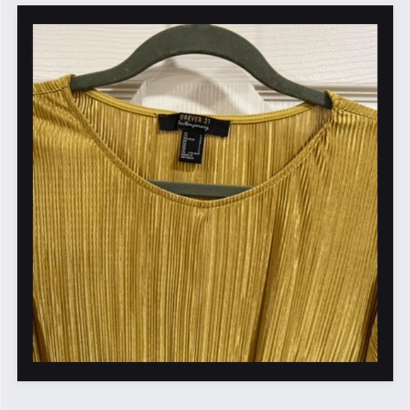 Forever 21 size large gold cropped short sleeve pullover top. - Picture 3 of 8